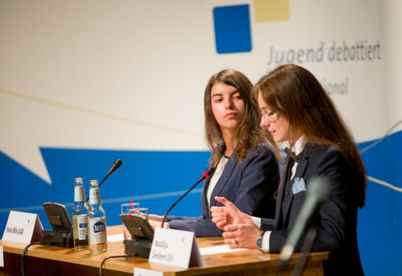 Школярка з Франківська перемогла на Міжнародних молодіжних дебатах