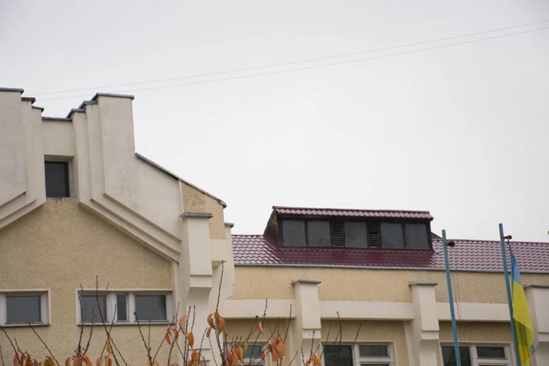 У франківській школі-ліцеї ремонтують дах (ФОТО)