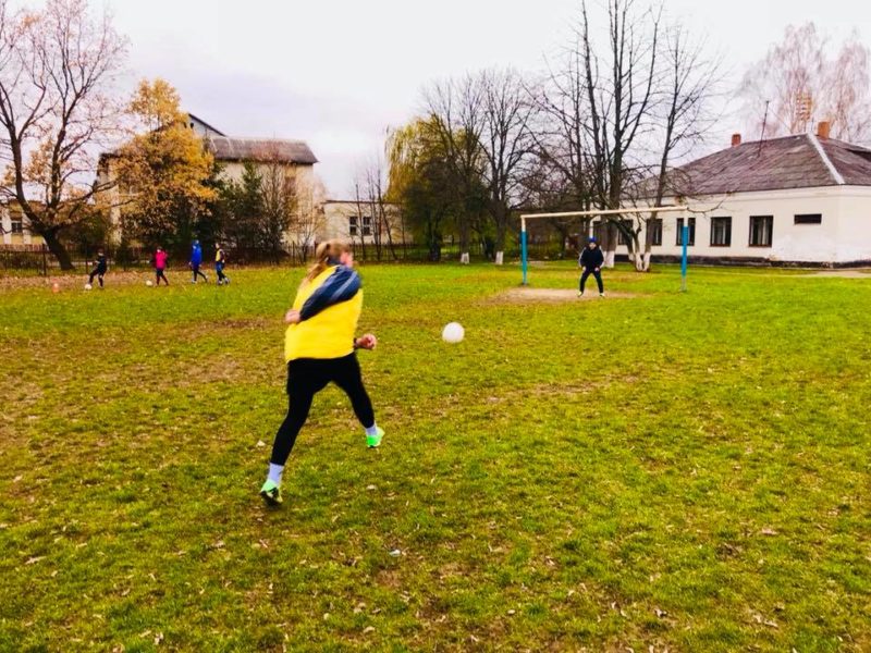 Футболісти “Прикарпаття” проводять тренування для франківських школярів (ФОТО)