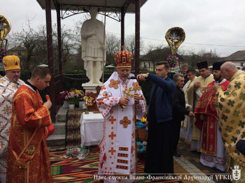 Пам’ятник Великомученику Димитрію освятили у Богородчанському районі (ФОТО)