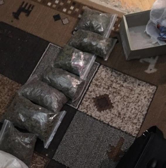 Поліціянти знайшли у франківця наркотиків на мільйон гривень (ФОТО)