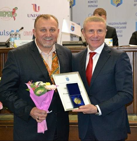 Франківського легкоатлета нагородили відзнакою олімпійського комітету (ФОТО)