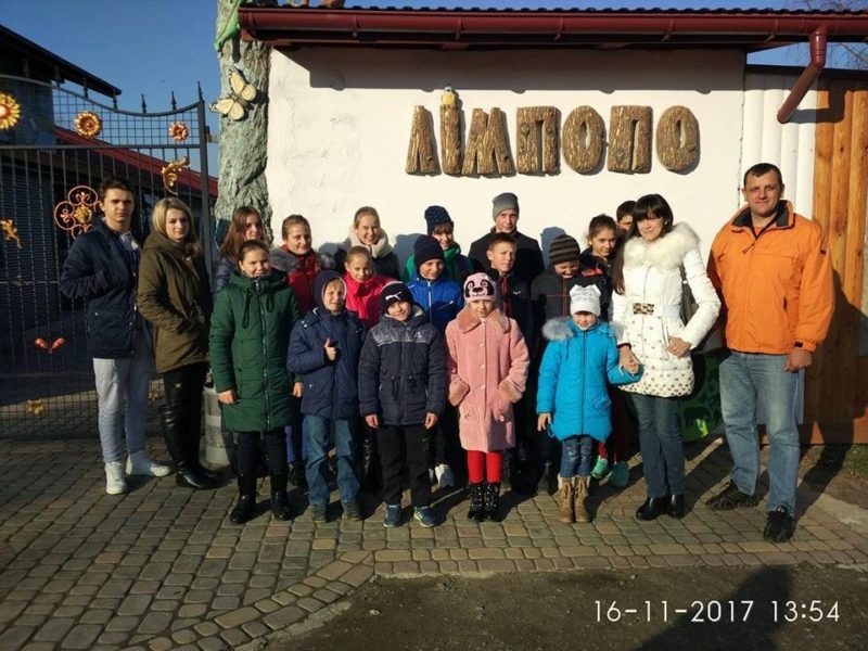 Прикарпатські діти-сироти відвідали дельфінарій і зоопарк (ФОТО)