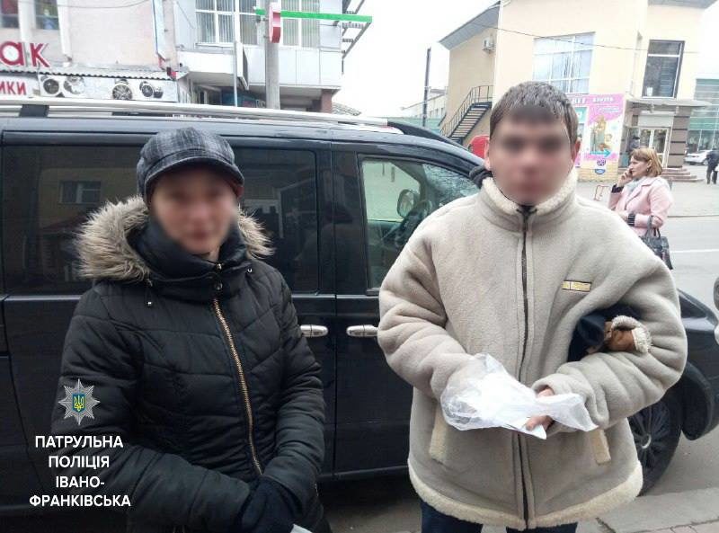 Патрульні поліцейські визволили львів’янина, якого змушували жебракувати в Івано-Франківську (ФОТО)