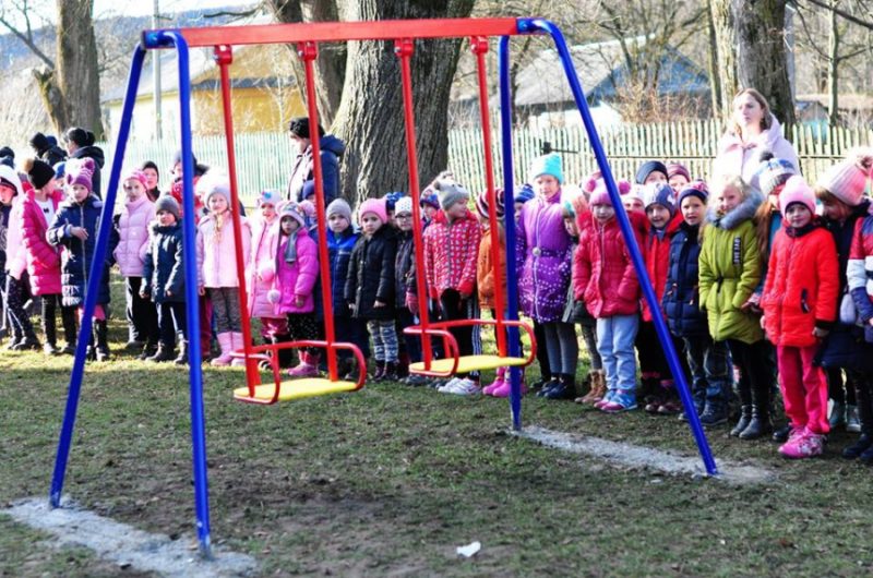 Дитячий майданчик відкрили на Богородчанщині (ФОТО)