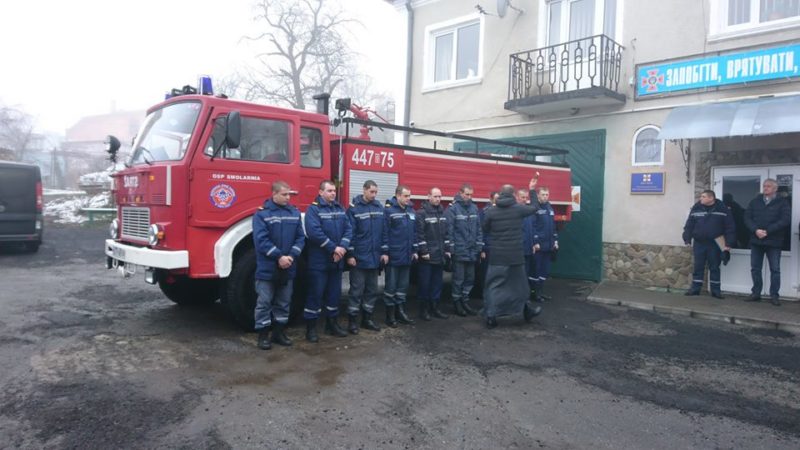 Прикарпатським рятувальникам передали пожежний автомобіль із Польщі (ФОТО)