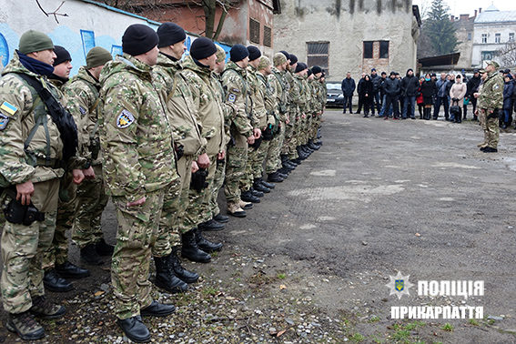 35 прикарпатських поліціянтів відбули на чергову ротацію у зону АТО (ФОТО)