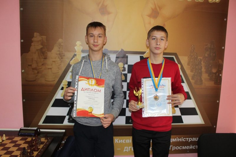 Юні коломийські шахісти привезли повний комплект медалей зі всеукраїнського фестивалю (ФОТО)
