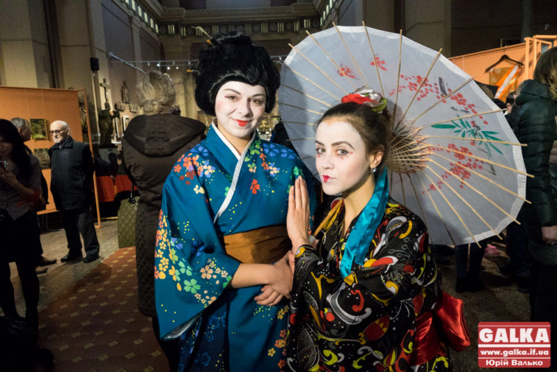 “Японія – традиція краси”. У Франківську самурай та гейші відкрили виставку у музеї (ФОТО)