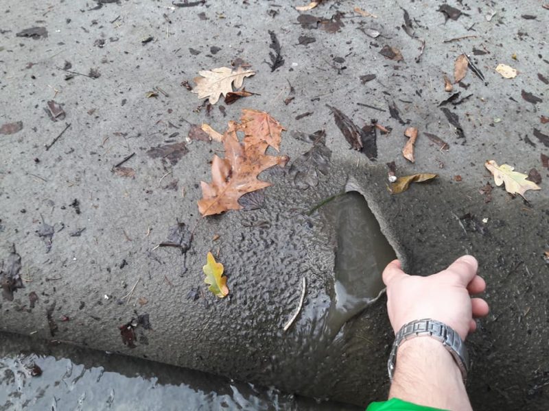 Вандали пошкодили систему очищення озер у міському парку (ФОТО)