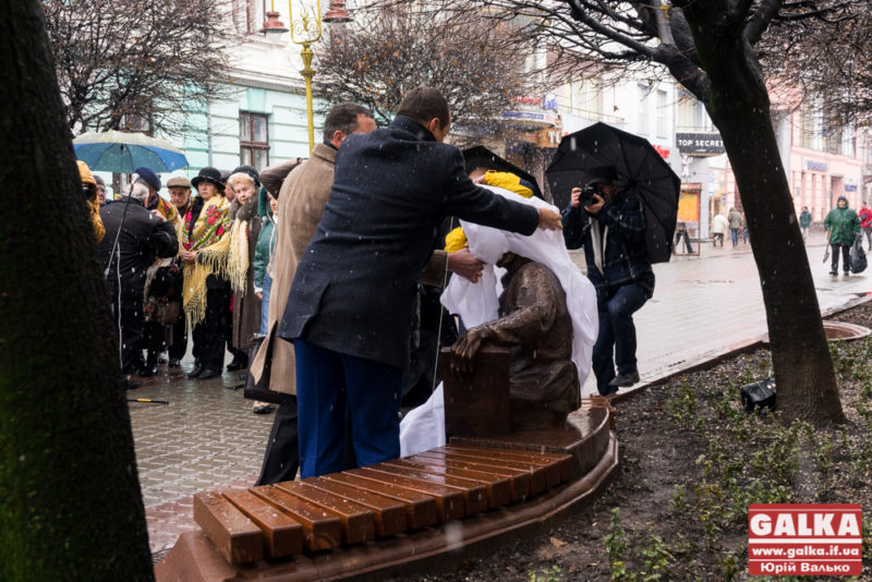 Пам’ятник Заливасі урочисто відкрили у Франківську (ФОТО)