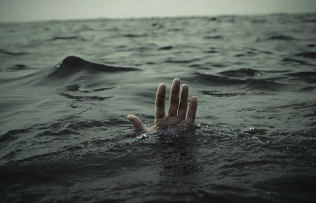 Прикарпатець упав у воду і не міг самостійно вибратися на берег