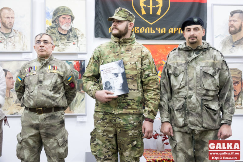 Унікальну виставку “Портрети добровольців на війні” відкрили в Івано-Франківську (ФОТО)
