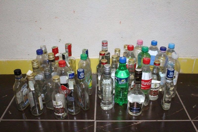 Ще 20 пляшок самогону знищили муніципальні вартові у Франківську
