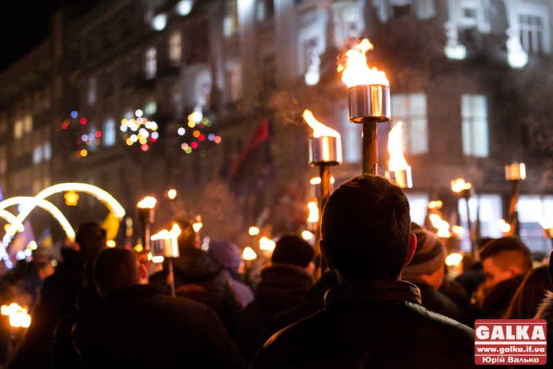 У Франківську запалять сотню смолоскипів в пам’ять про оунівців та Героїв Крут