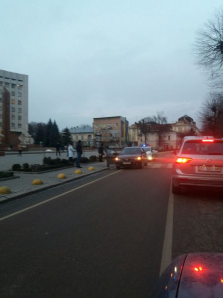 На Грушевського під ОДА сталася ДТП: рух ускладнено (ФОТО)