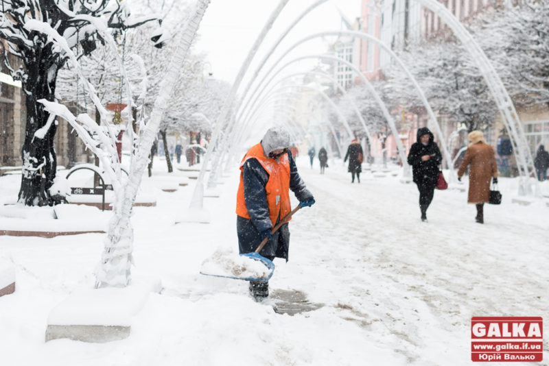 Франківські комунальники запевняють, що місто готове до зими