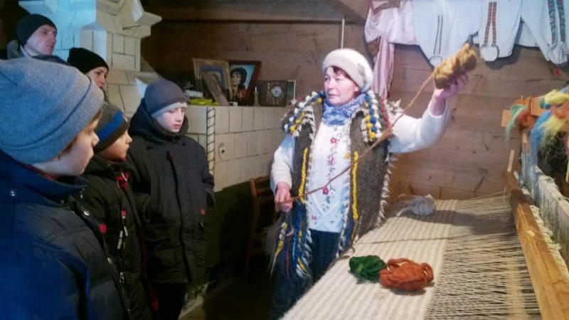 Дітям учасників АТО та переселенцям влаштували екскурсію у Яворів