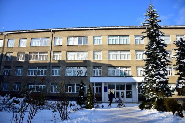 “Молодому вчителю потрібен інтернет”, – у Франківській школі запустили Wi-Fi