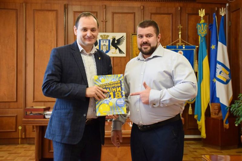 «Піднімемо Україну разом»: Марцінків зустрівся з найсильнішою людиною Прикарпаття (ФОТО)