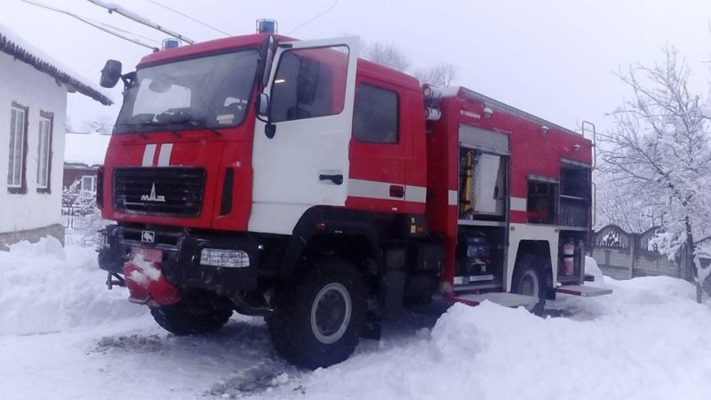 Косівські рятувальники отримали новий пожежний автомобіль (ФОТО)