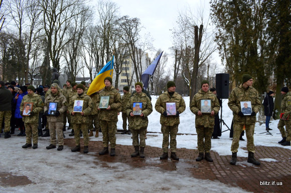 Захисників Дебальцеве ходою вшанували у Франківську (ФОТО)