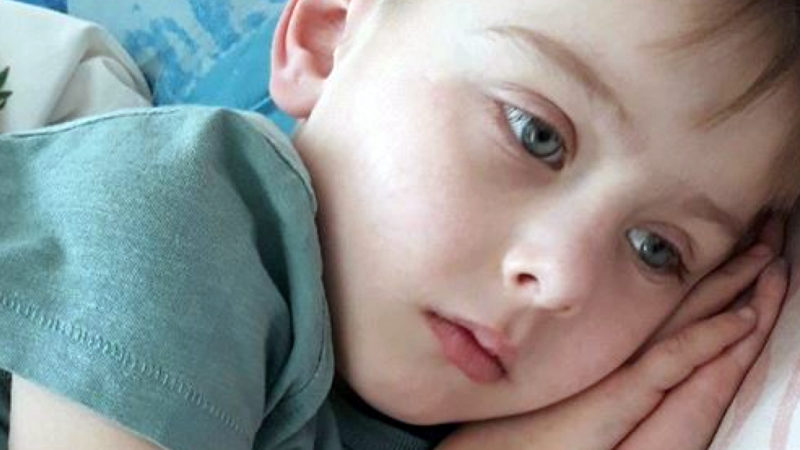 Потрібна допомога хлопчику, який чотири роки бореться зі складним захворюванням (ФОТО)
