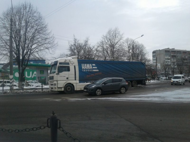 На Мазепи тягач загубив свій причіп (ФОТО)