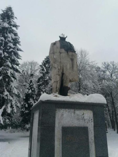 У Стрию невідомі обезголовили пам’ятник Тарасу Шевченку (ФОТО)