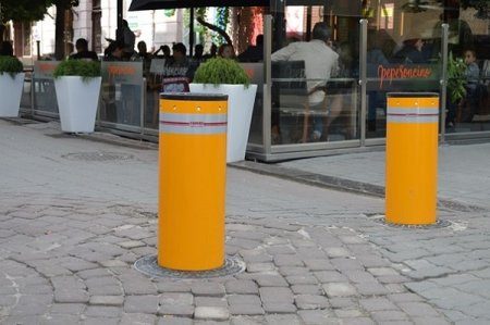 Франківськ придбав болардів на 2 мільйони гривень