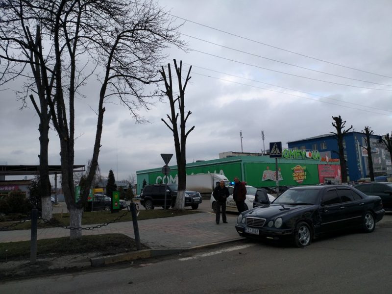 ДТП на Мазепи: автобус в’їхав у автівку “на бляхах” (ФОТО)