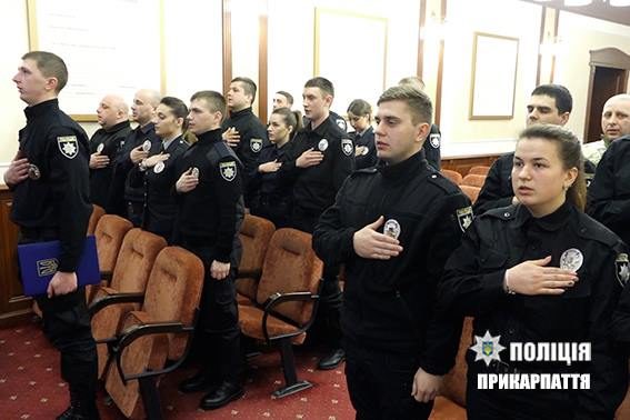 Лави поліції Івано-Франківська поповнили новобранці (ФОТО)