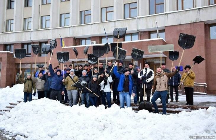 Марцінків закликає містян долучитися до прибирання прибудинкових територій від снігу