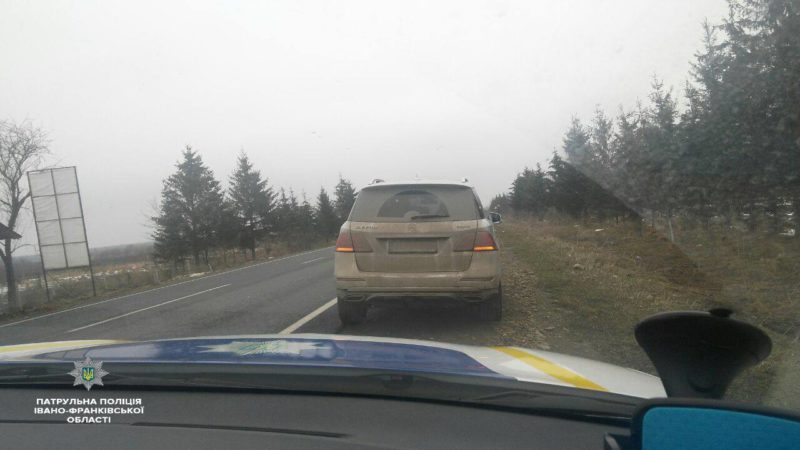 На Коломийщині патрульні виявили автомобіль, викрадений у Словенії