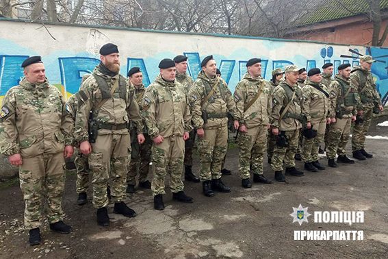 18 прикарпатських поліціянтів вирушили на Донеччину (ФОТО)