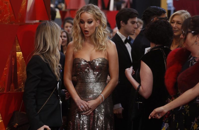 Провокативне вбрання Мадонни та Дженіфер Лоуренс напідпитку: чим “відзначилися” зірки на “Оскарі” (ФОТО)
