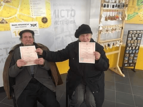 У Франківську 97-річний чоловік одружився з 64-річною жінкою (ФОТОФАКТ)