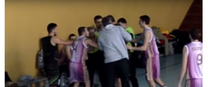 У Калуші під час гри баскетболіст напав на суддю (ВІДЕО)
