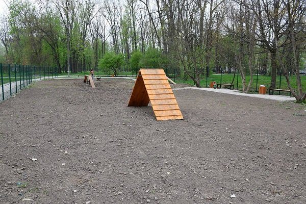 В місті завершили будівництво майданчика для вигулу собак (ВІДЕО)