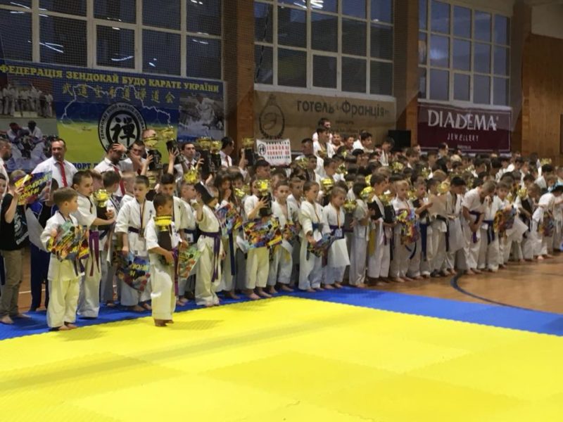Прикарпатські каратисти здобули 28 медалей на всеукраїнських змаганнях (ФОТО)