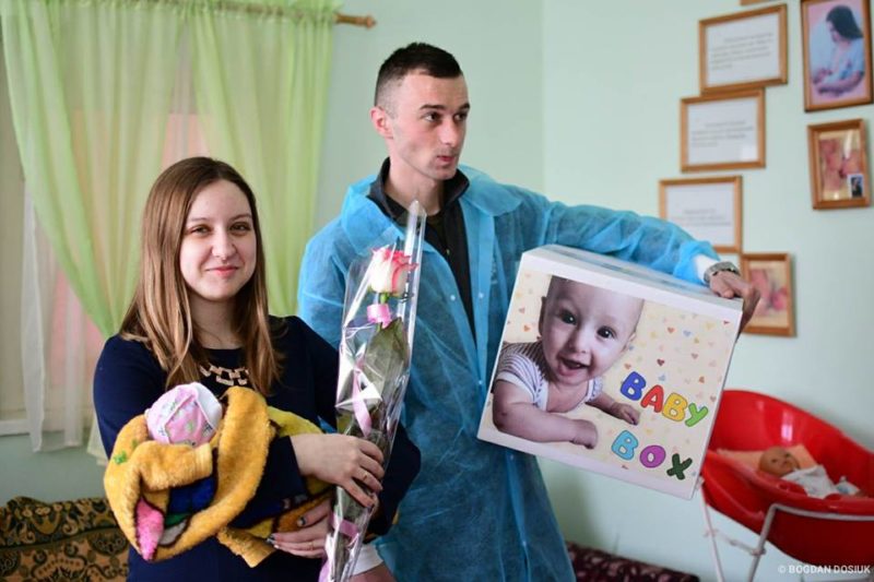 Перші baby box вручили в Івано-Франківську (ФОТО)