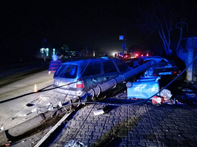 Масштабна вечірня аварія у Коломиї – розбиті два Опелі та Лексус (ФОТО)