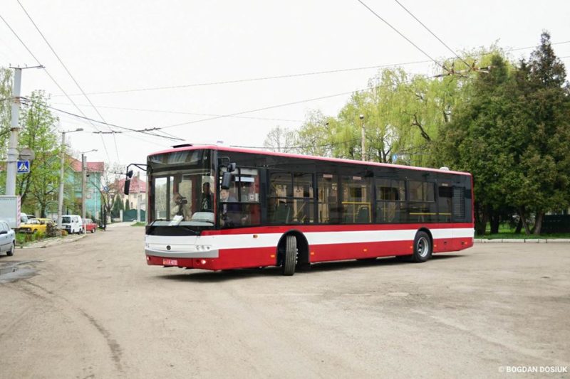 Проїзд в комунальних автобусах коштуватиме чотири гривні