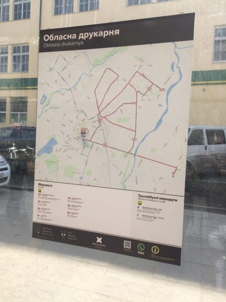 На франківських зупинках встановлюють карту руху громадського транспорту (ФОТО)