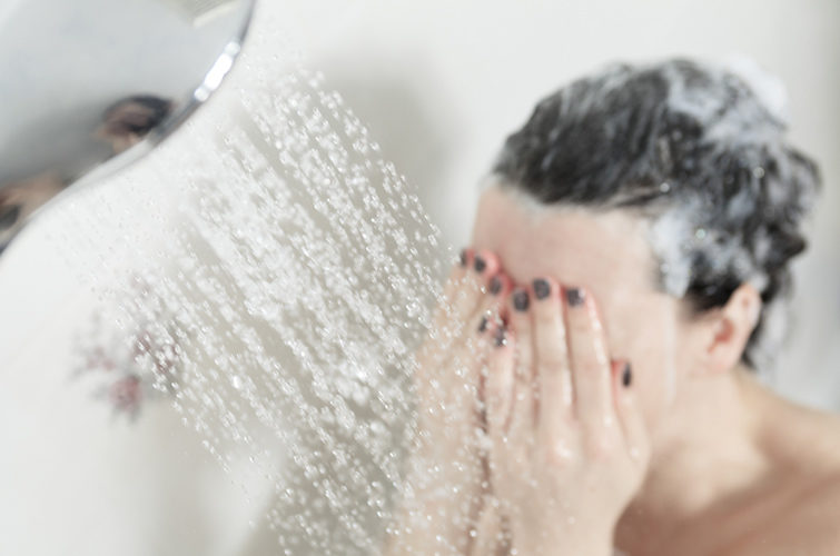 Щоденний душ збільшує ризик інфекції, – вчені