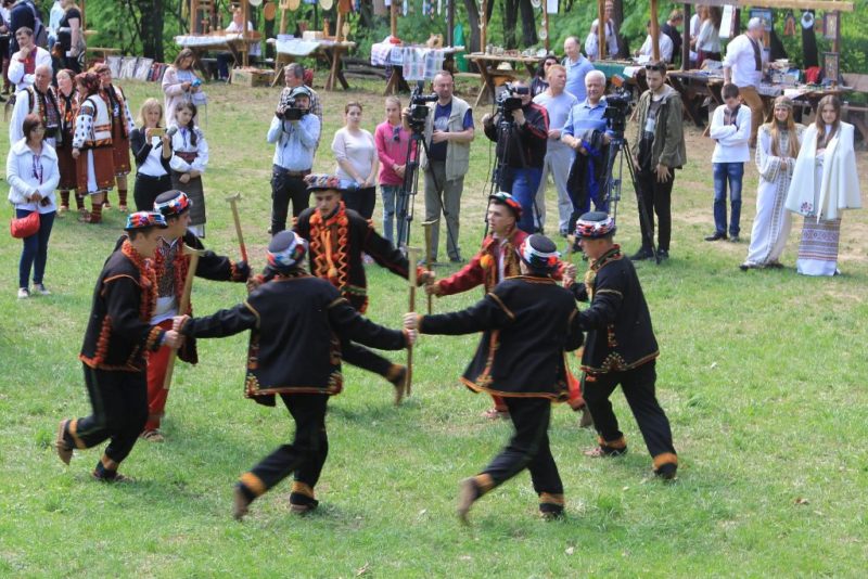 Гуцули на фестивалі розважали киян своєю музикою та частували стравами карпатського регіону