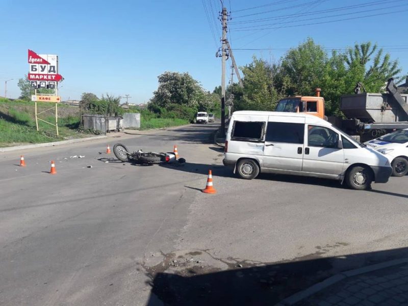У Франківську сталася ДТП: зіткнулися мотоцикл і автівка