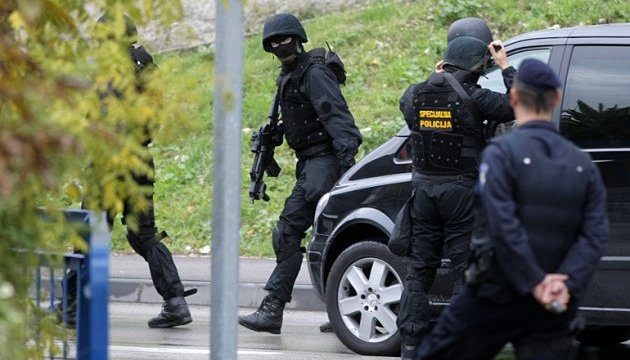 Хорватська поліція обстріляла фургон з мігрантами, 9 людей постраждали