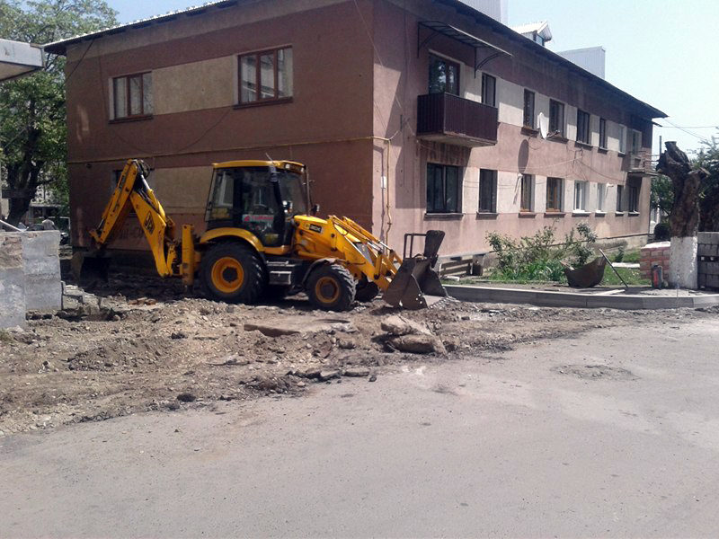 Стартував ремонт прибудинкової території у Снятині (ФОТО)