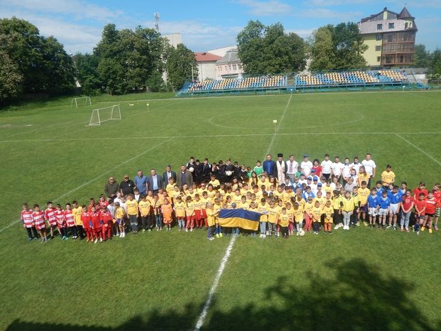 Близько 200 дітей долучилися до футбольного фестивалю на Прикарпатті